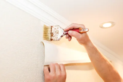 Pose de papier peint à Trélans — revêtements muraux et toiles de verre